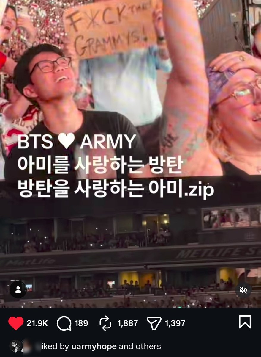 Yoon_kookie97's tweet photo. OMGGG HOBI Liked this post on Instagram 😭 

https://t.co/YMIqm9RB9i https://t.co/rlviMCl7yH