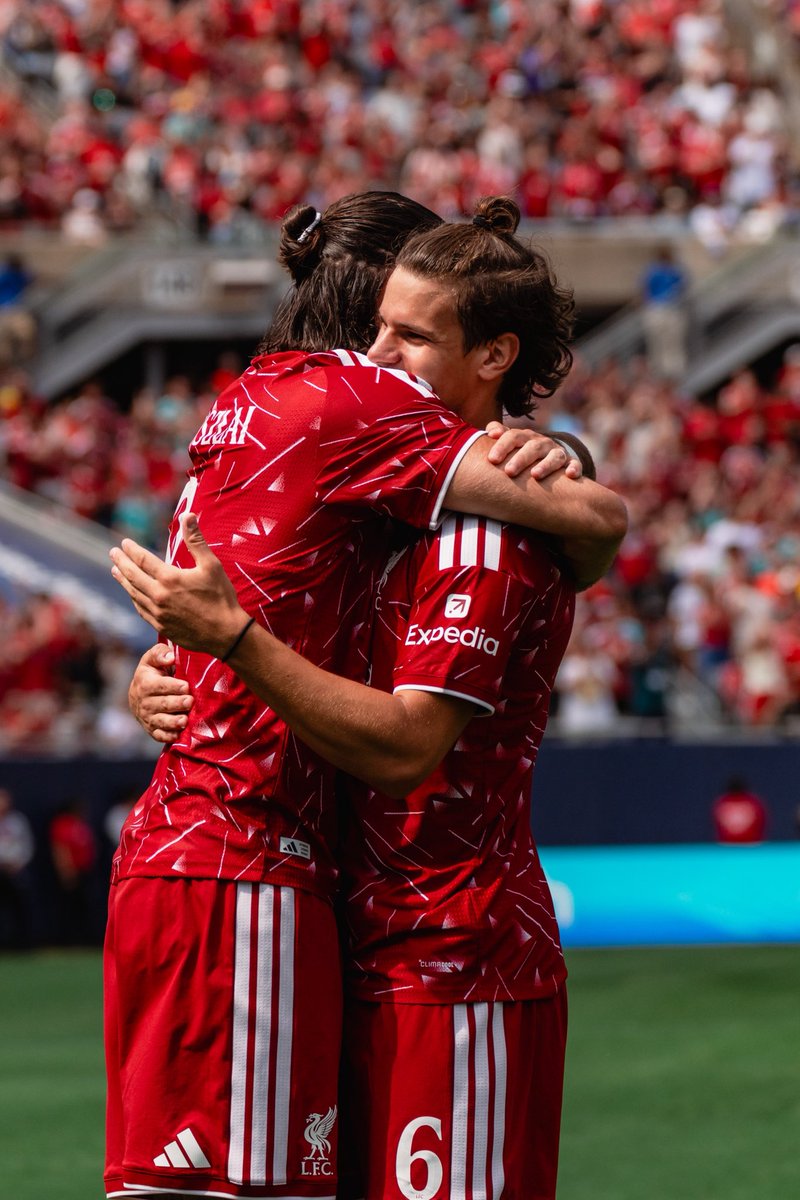 kerkez_official's tweet photo. Thank you Chicago,you were amazing🔴🙏🏻
See you soon in Anfield!🔴

#YNWA https://t.co/jEcUDi7Q6P
