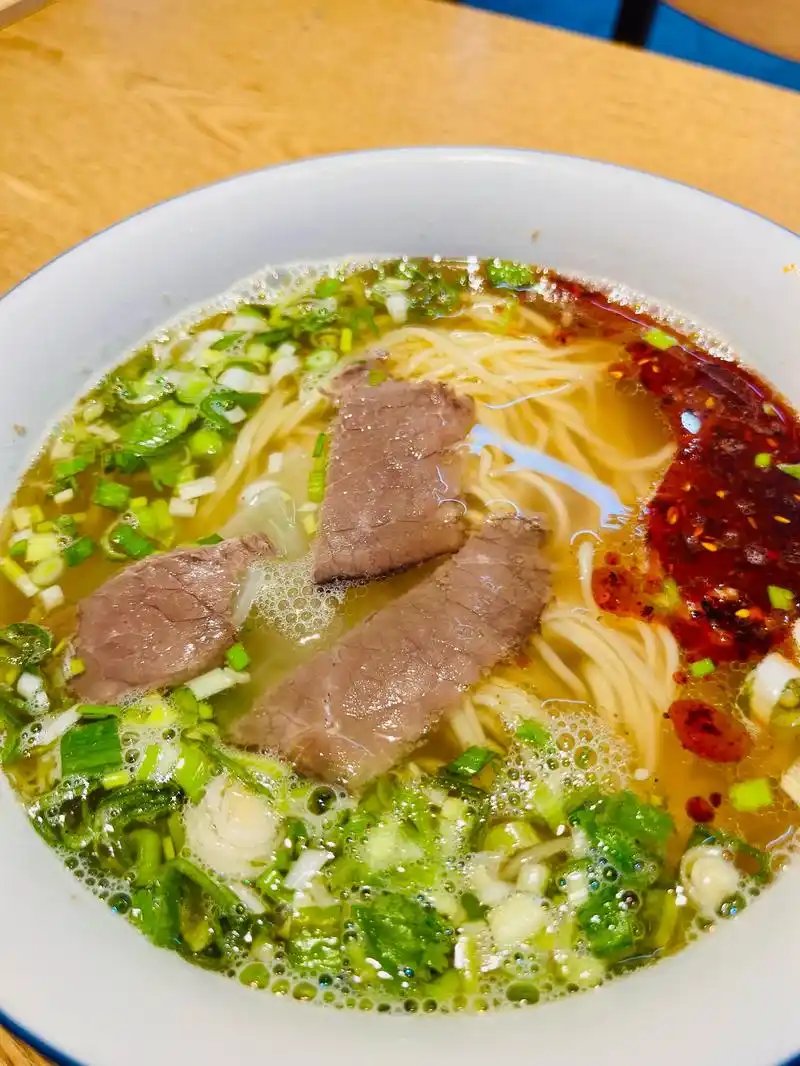 TrentonGuzzio's tweet photo. Just found the coziest hidden noodle spot in town! Hand-pulled noodles with spicy Sichuan broth and tender braised beef hit different. 10/10 would come back for a second bowl! https://t.co/axPc2uN9lu