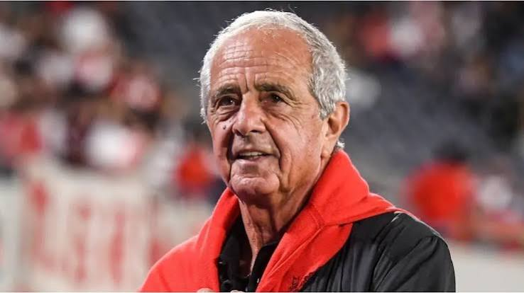 LaBaandaCARP's tweet photo. Volvé @RodolfoDonofrio. El único que sabe administrar un club gigante como River. Este nenito solamente tiene plata, pero no tiene ni idea de lo que necesita River https://t.co/cFMcc30FOg