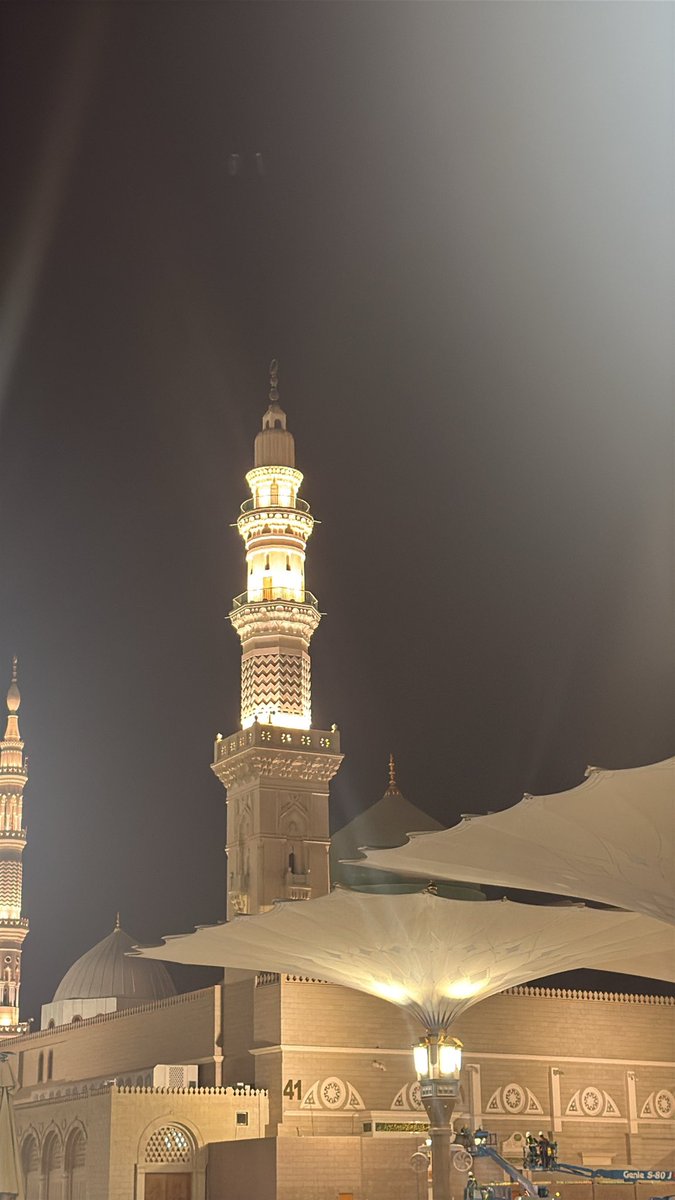 iirlii5's tweet photo. لقد إصطفاني لـ لقائه مجددًا عدتُ إليه مشتاقة شوقًا كثيرًا أجمـلُ بقاع الأرض مدينة نبينا مُحمـد🤎 https://t.co/zhPs2Q6SpB