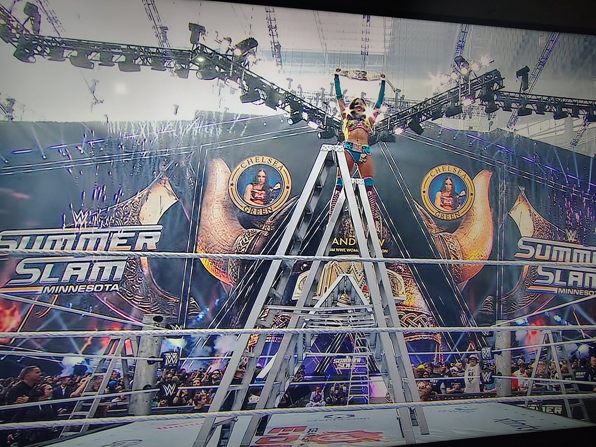 emilioluciortv's tweet photo. Vaya !!!! Por fin lo logró Chelsea Green !!!

#SummerSlam #wwe https://t.co/ttqeF8W8Bp