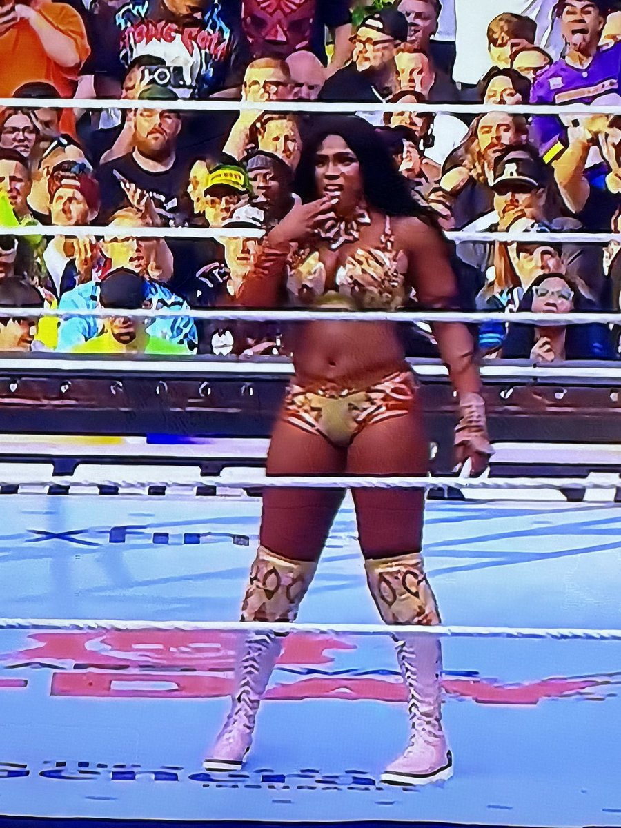 MasterSmirk's tweet photo. “Periodddd periodddd we in this WWE match I’m finna win this belt boo periodddd on gawd if I don’t win this I’m finna spin the block dafuq” #SummerSlam https://t.co/mSRl39BYHX