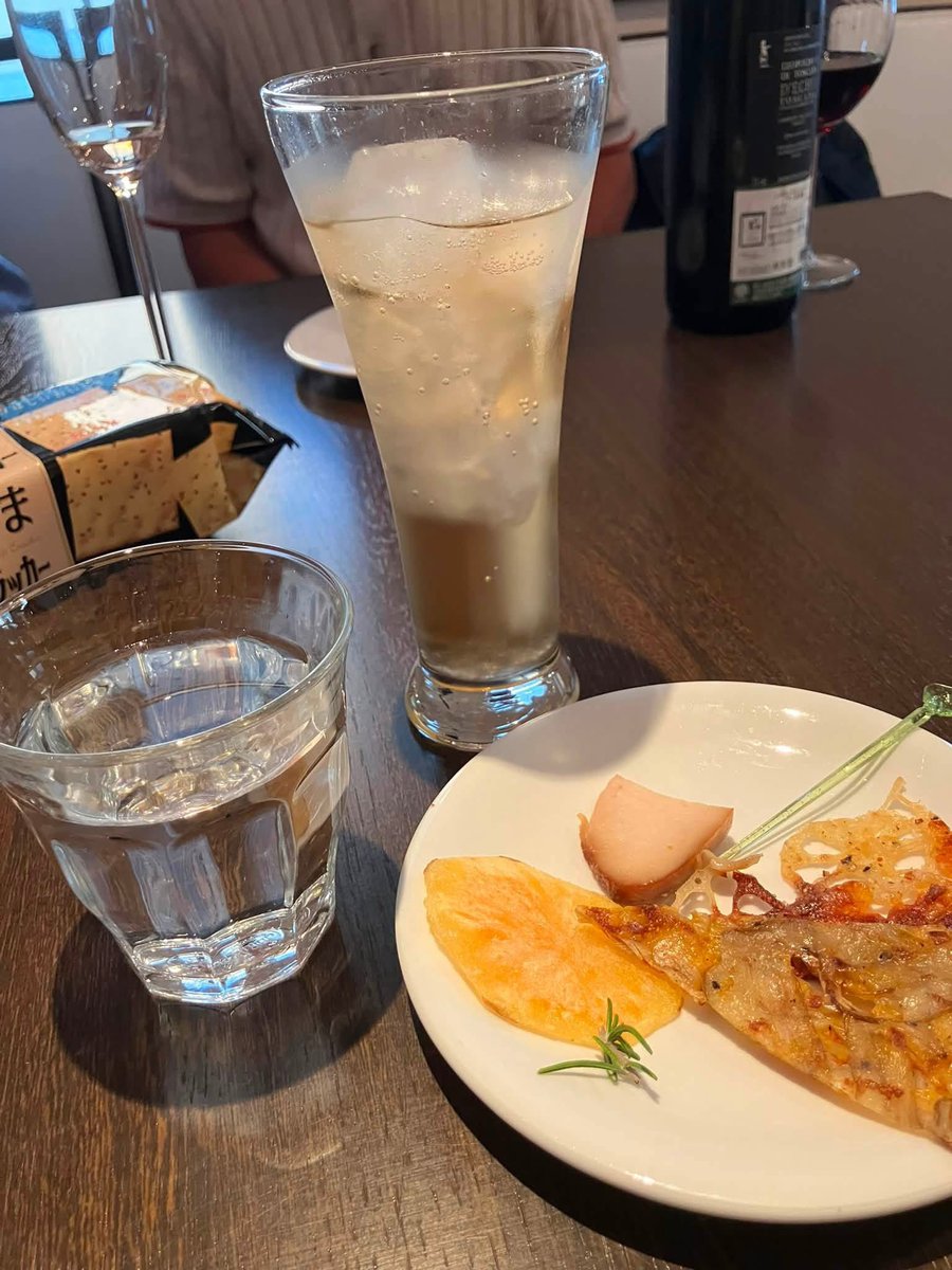 Carinetsukok's tweet photo. 昨夜の教室は
BARに変身🍷

たくさんの人が集まり
新しい出逢いもあり
楽しい時間でした https://t.co/r78vKphEZM
