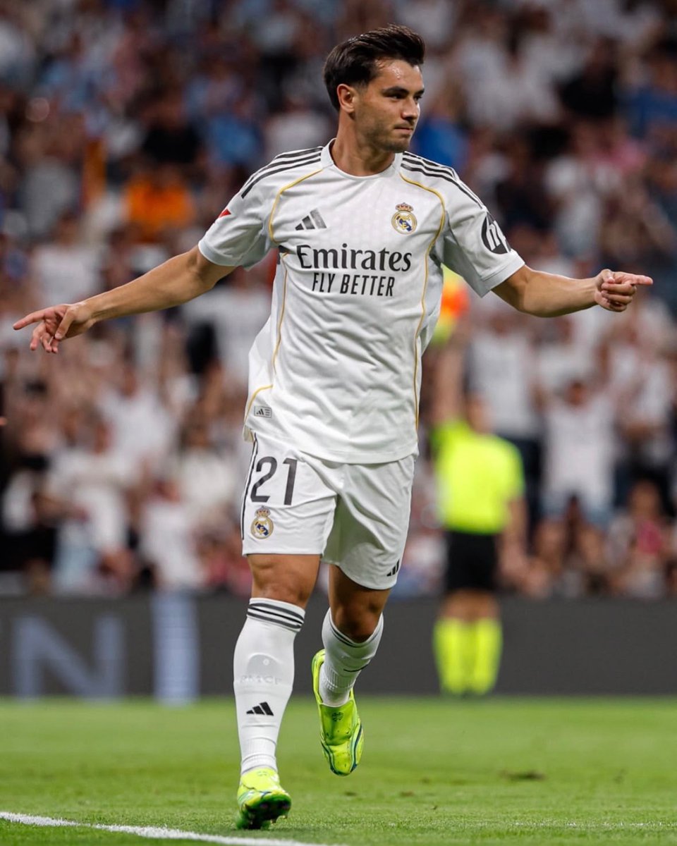 MadridXtra's tweet photo. Brahim turns 27 today.

Happy Birthday, @Brahim! 🎈 https://t.co/sgihNwrzoZ