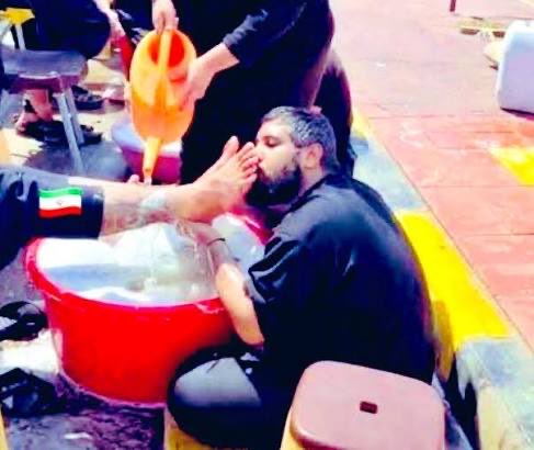 sm11011's tweet photo. @mwqt_hsab68575 @moondibyaza @1mrym99_0 المقطع عادي ويضحك وقاعدين نلعب ومبسوطين 🤣🤣🤣🤣وانت شوف شغلك مع الايراني https://t.co/fbkruM606v