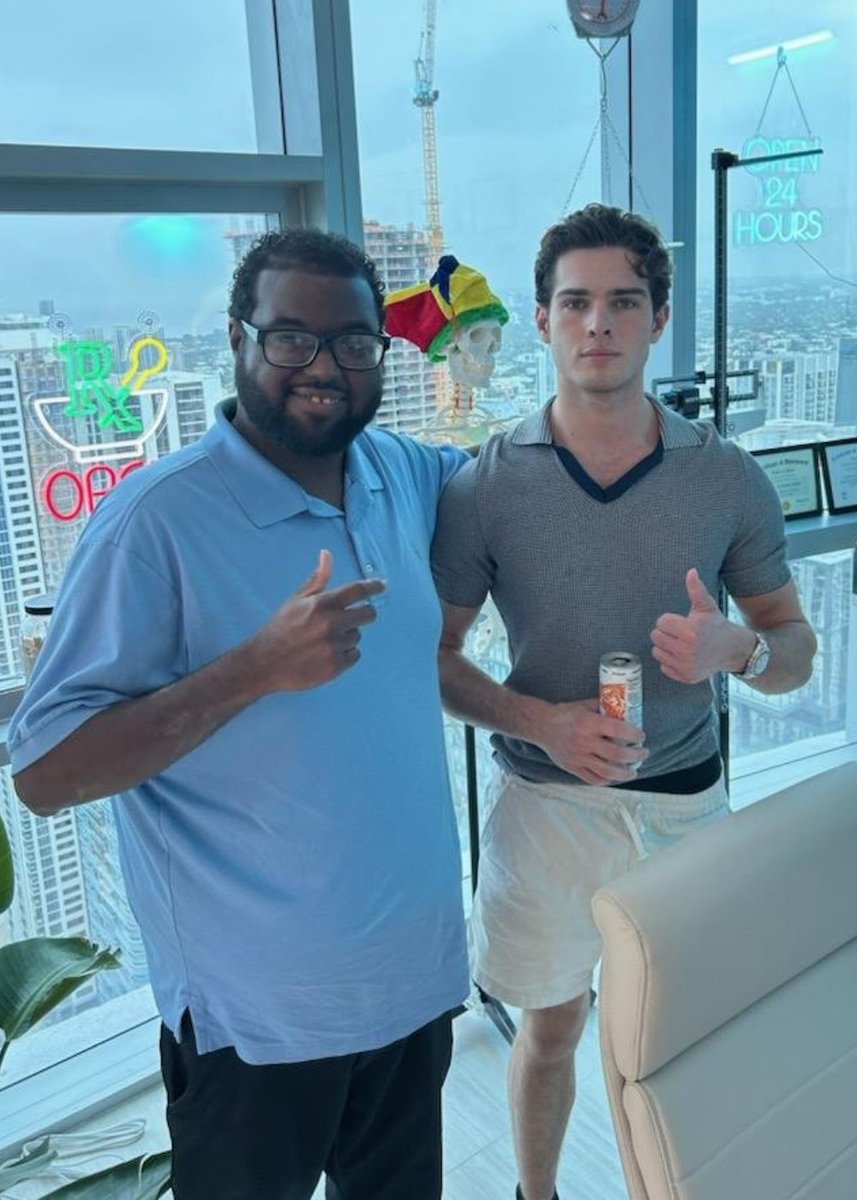 Polymarket's tweet photo. JUST IN: Clavicular meets with idol, founder of popular looksmaxxing forum Looksmax​.org. https://t.co/Ee5UYEiDCM