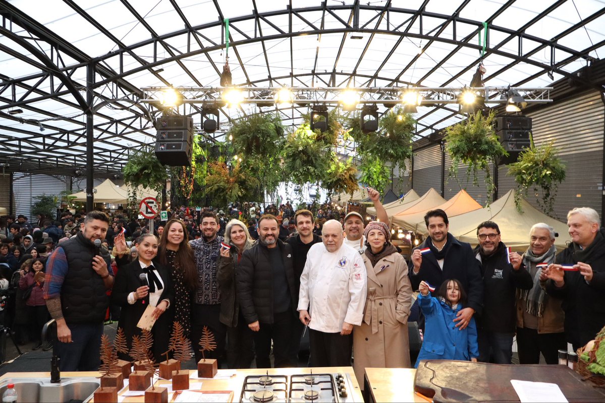 abernales's tweet photo. Estuvo tremendo el Festival Gastronómico de Invierno en Puerto Varas. Lleno de buena comida, expositores, música y un ambiente que convocó a todos. Aplausos para cada persona e instituciones que estuvieron en la organización de esta gran actividad. https://t.co/GACa8oR8zp