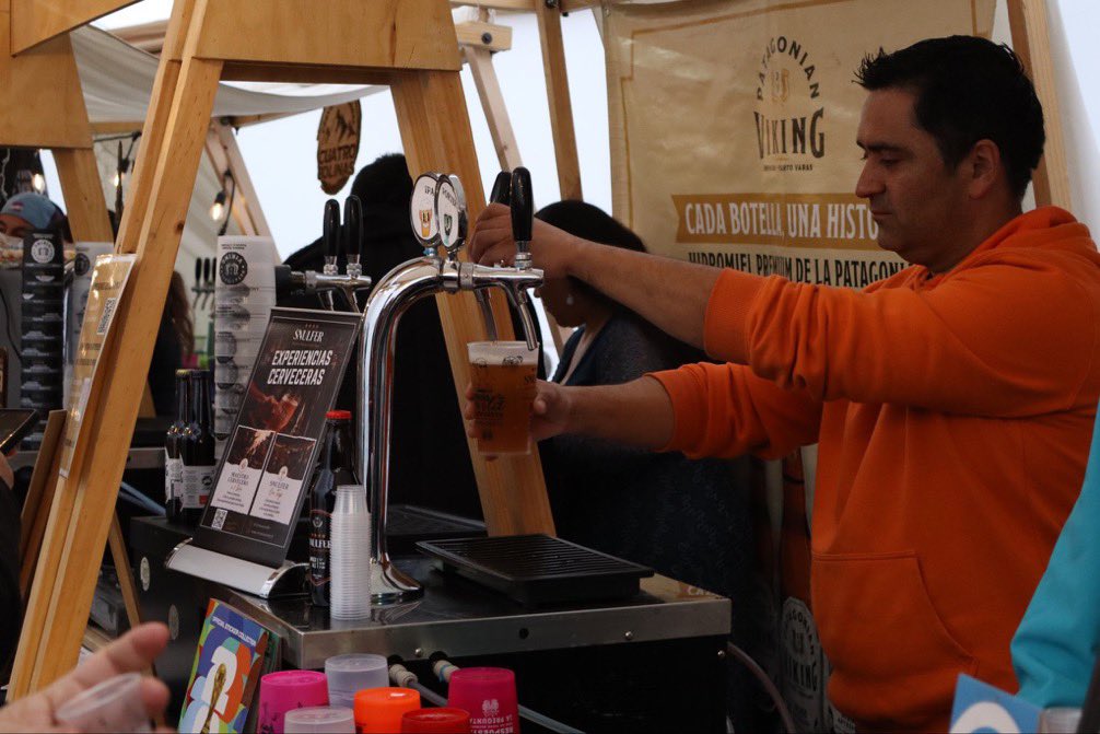 abernales's tweet photo. Estuvo tremendo el Festival Gastronómico de Invierno en Puerto Varas. Lleno de buena comida, expositores, música y un ambiente que convocó a todos. Aplausos para cada persona e instituciones que estuvieron en la organización de esta gran actividad. https://t.co/GACa8oR8zp