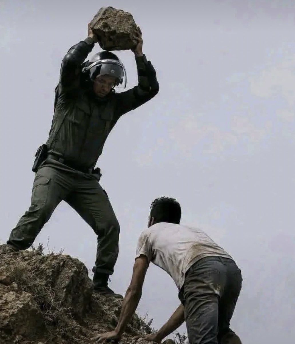 SociologosEduc's tweet photo. من العيب أنك كتستعمل شعبك كدرع باش تبتزّ الآخرين، ومن بعد كترميه بحال إلى كان مجرد سلعة. فين هي الإنسانية ديالك تجاه شعبك، يا ملك المغرب؟ علاش نتا حليف لإسرائيل وهي كتقتل إخوتنا المسلمين؟. #cebta #Moroccans #mohamedVI #sionista #jew #RIF #Musulmans https://t.co/sx1P8sFz34