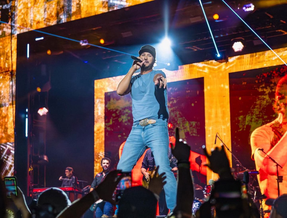 MelanieLavall12's tweet photo. #lukebryan
First Interstate Arena
📸 Amy Lynn Nelson https://t.co/ev4sN3jMnY