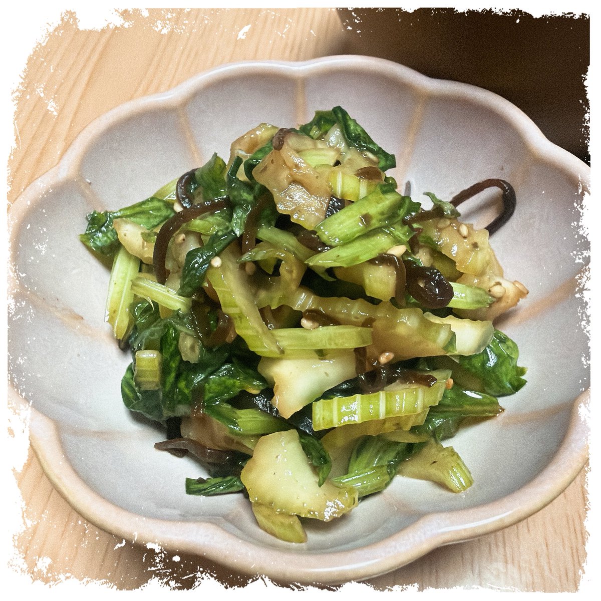 marisato7's tweet photo. 昨日の夕食🍽️

💖ホッケ
💖セロリの塩昆布和え
💖サラダ🥗
💖めかぶの腸活スープ

苦手なセロリも、
塩昆布とごま油で美味しく仕上がります😋

🔮開運アクション
新しいことを素直に試してみる

#おうちごはん
#料理好きな人と繋がりたい
#晩ごはんの記録
#京都
#食べて開運 https://t.co/JuqH8qx9iY
