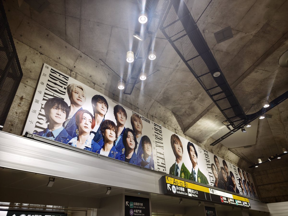 adbrex_'s tweet photo. EBiDAN（エビダン）15周年のジャック広告。
渋谷駅構内、B7出口付近。
#EBiDAN
#Yes_EBiDAN15th https://t.co/QfRvu1dT5W