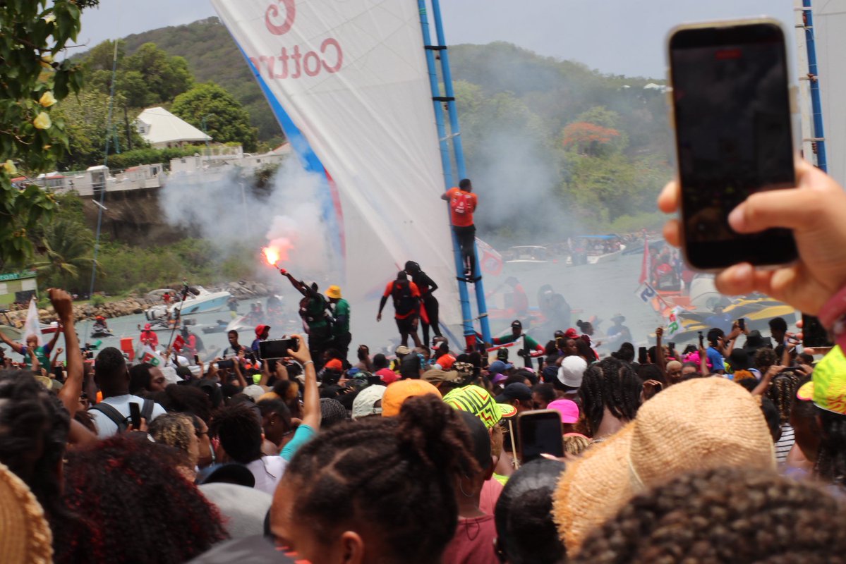 JCSamyde's tweet photo. #tour des #yoles rondes de #Martinique : les hommes de Loïc Mas sur #Cottrel #LeaderMat remportent dimanche 2 août 2026 à Sainte-Anne la 40e édition du tour devant #UfR/Chanflor. photos JCS https://t.co/uEvfOt7kvt