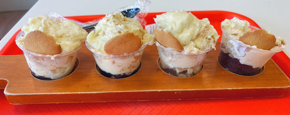 sadagain67's tweet photo. We couldn’t decided what to get so we split their banana pudding flight with red velvet, cheesecake, pb&amp;j, and Nutella. Then we went to miniso and I got two figures and I’m obsessed with them. I did pass out from the heat lmao but a good day 

#edrtwt #ricecaketwt https://t.co/CmPkkerxPA