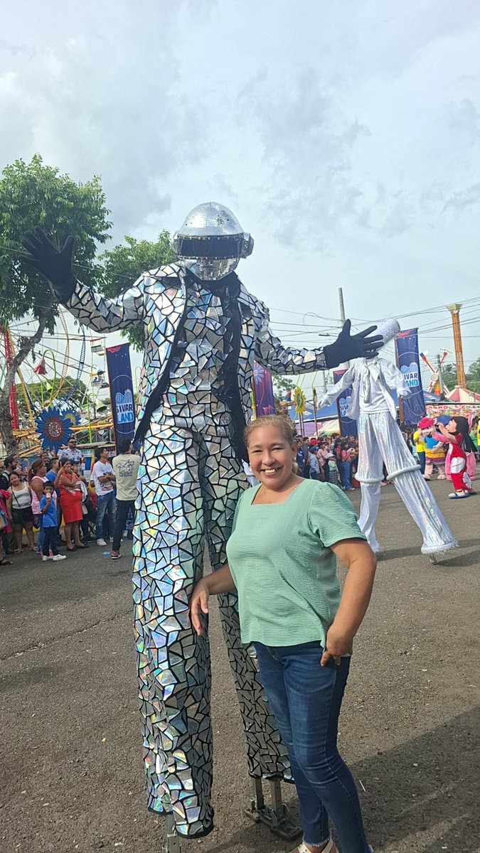 __erikat__'s tweet photo. Que bonito 02 de agosto 💕✨️🎡🎢 https://t.co/9kKnl26wAr
