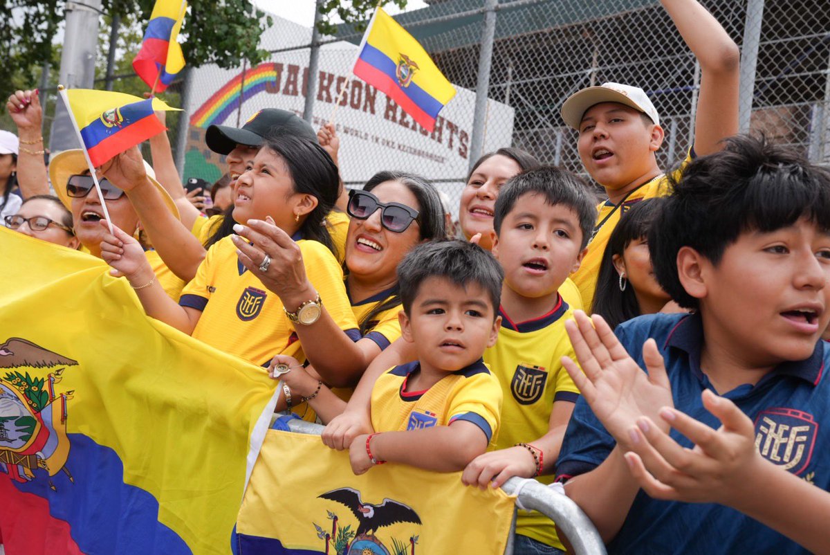 NYCMayor's tweet photo. Every nation’s independence starts with people demanding the right to shape their own future.

Today, I joined thousands of Ecuadorian New Yorkers in Queens for the largest Ecuadorian parade in the United States, celebrating 217 years since Ecuador’s First Cry of Independence.

From Corona to Quito, that spirit of self-determination lives on. To every Ecuadorian who has made New York City home: thank you for the culture and civic leadership you bring to our city every day.