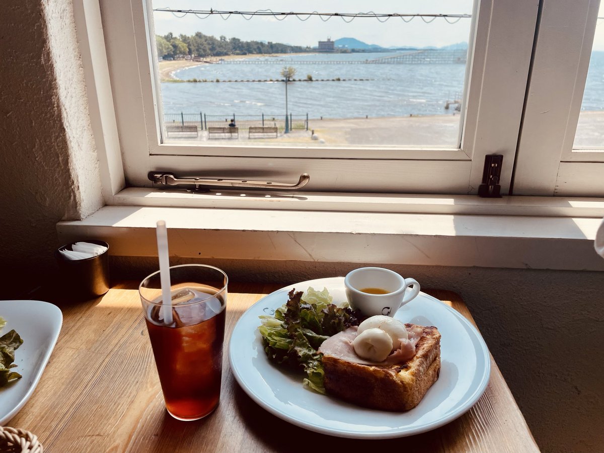 coppepan_GR's tweet photo. 昨日は鳥人間コンテスト？の足場を眺めながらランチ🍽

フレンチトーストとサラダを👐
オレンジのドレッシングがめちゃウマでした🍊😊 https://t.co/OAxMfDL5MW
