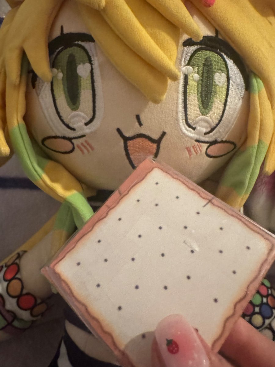 FishMilk137617's tweet photo. Made some paper foods for cherry so i can feed her🥹 https://t.co/stsEzg5CVT