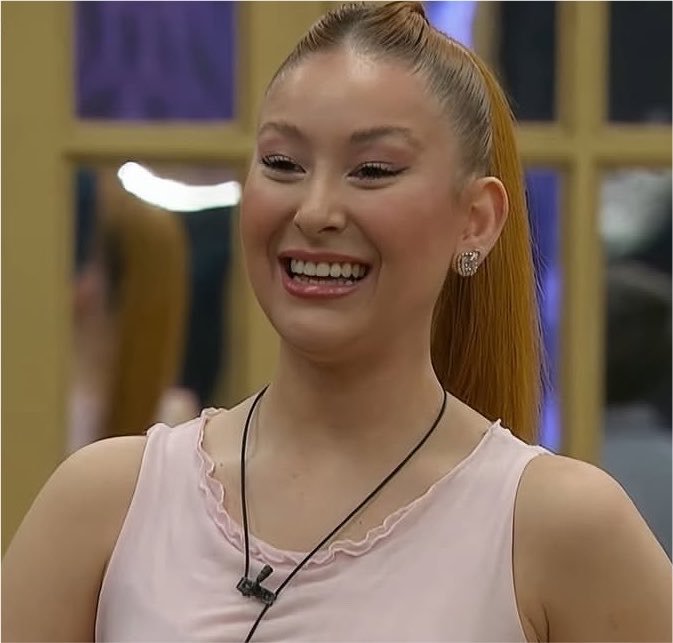 steffynation's tweet photo. Campanita: “Tini me hace recuerdo a las chicas malas del colegio que me hacían de todo” 

ASCO da que esa desagradable siga en la casa, para lo único que entró es para ayudar a SOL AL 9009 💀#GranHermano https://t.co/3Rb8QAhEkJ