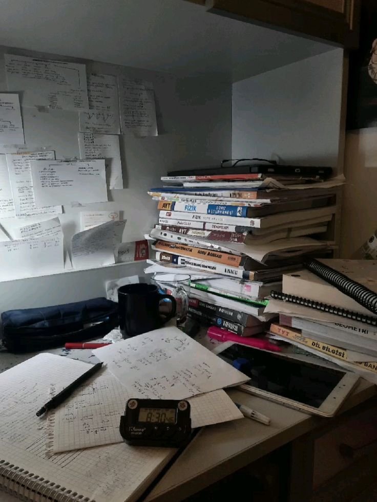 islaboards's tweet photo. late night studies https://t.co/6Ytq5qp0P8