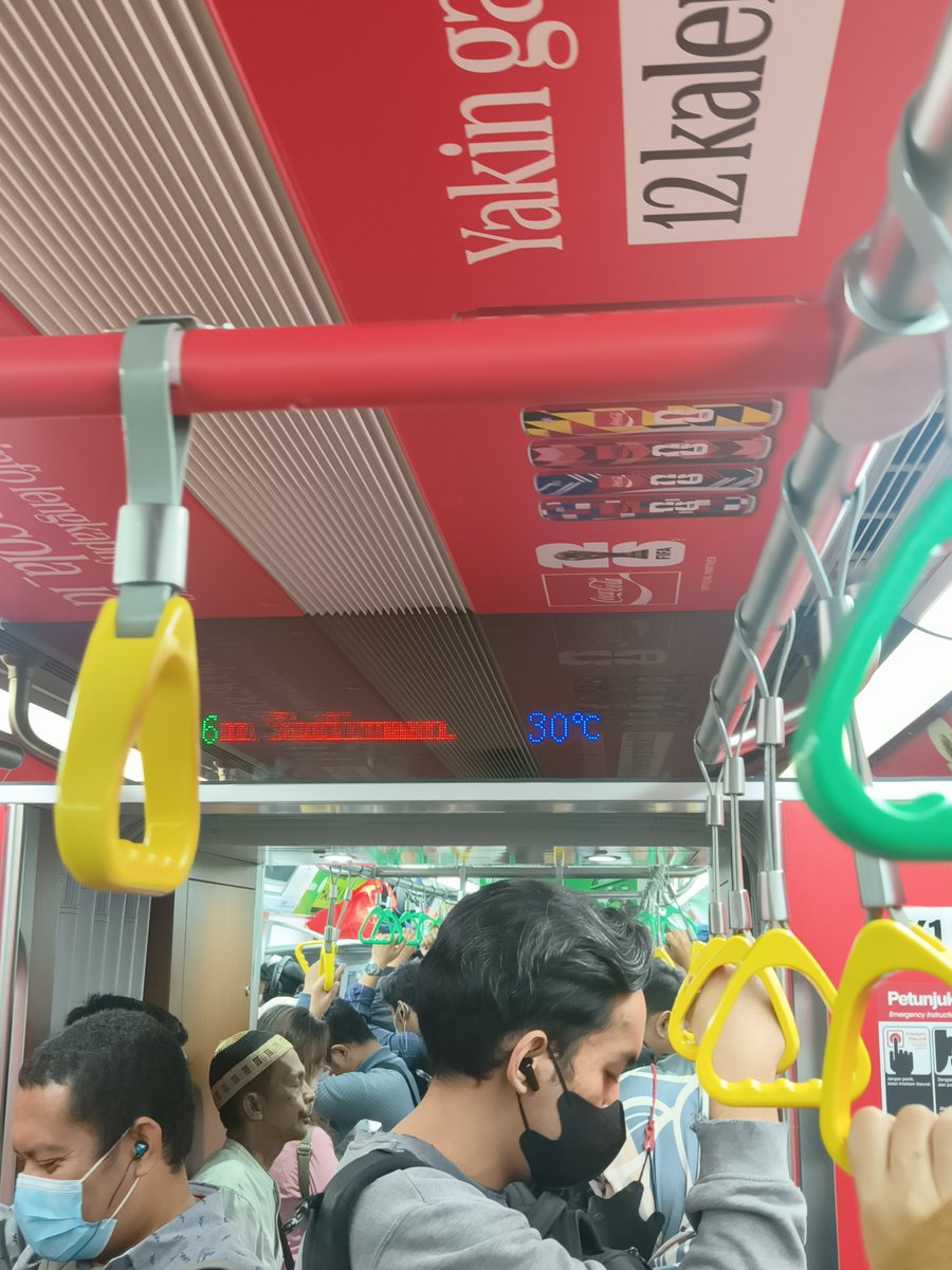 ojoisin_'s tweet photo. @CommuterLine Bentar lg demam https://t.co/spQ9RMB4Si