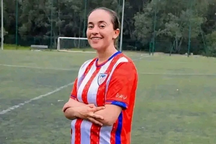 isaackitsongo07's tweet photo. 🚨🌍💔 Nouvelles déchirantes du Maroc. 🇲🇦

Le rêve d'une jeune footballeuse s'est brisé bien trop tôt.

À seulement 20 ans, Faten Ben Amar El Azizi s'est tragiquement noyée en tentant de rejoindre l'Espagne en quête d'un avenir meilleur et de nouvelles opportunités.

Elle ne courait pas après la gloire. Elle courait après l'espoir.

Aujourd'hui, la famille du football pleure non seulement une joueuse talentueuse, mais aussi une jeune femme dont les rêves se sont éteints prématurément.

Repose en paix, Faten. 🕊️💔

#FootballAfricain
#RIPFaten
