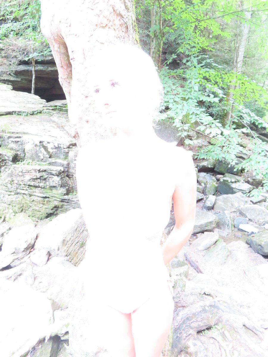 w1nt3rf4iry's tweet photo. Transcending in the forest https://t.co/BAKdkbHC52