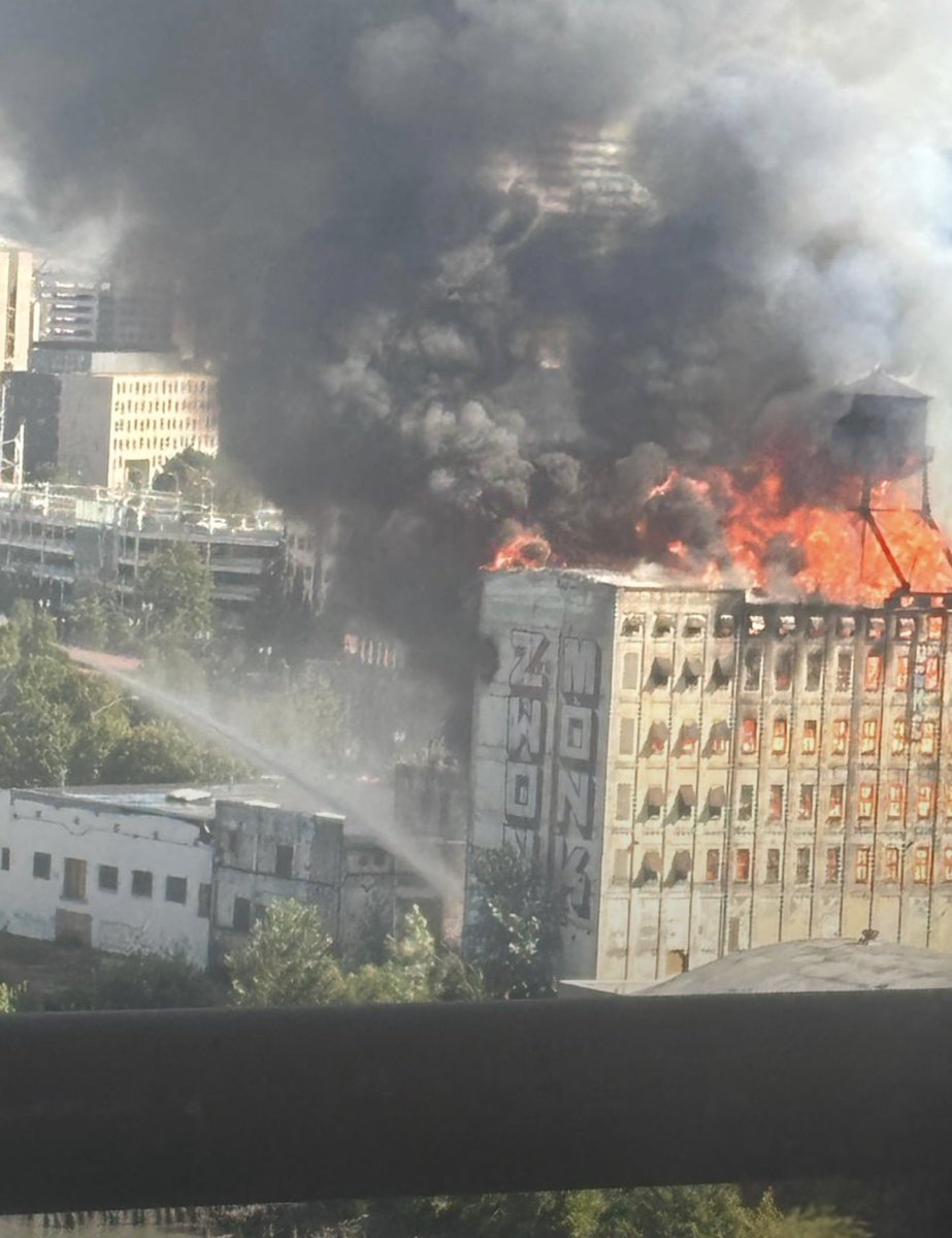 PDXReal1's tweet photo. Massive fire at the old Centennial Mills building in NW Portland has completely engulfed the building. A few weeks ago, the property was recently discussed as being a new residential development and nightclub. https://t.co/0GI5xpnkKH