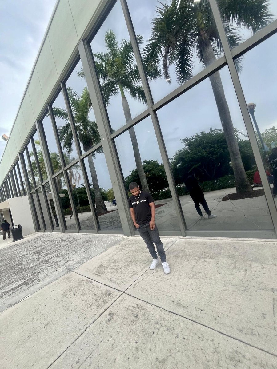 SBEEOO4's tweet photo. Sunshine, purpose, and peace. ☀️
Walking in grace one step at a time.
#SummerVibes #StandBright #Blessed #Faith https://t.co/on7C3mQSrt