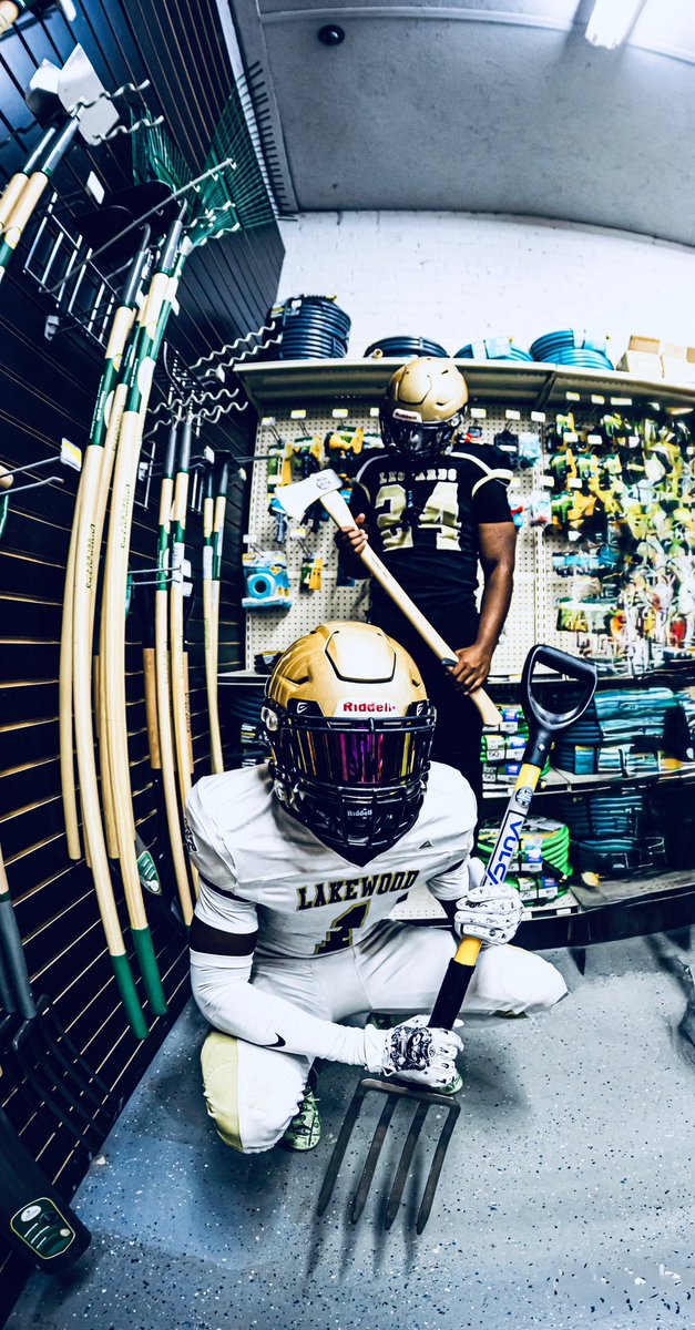 calvin_lacewell's tweet photo. Last ride🐆 #lakewoodfootball @lhsleopardsfb https://t.co/IQ45TCJc4m