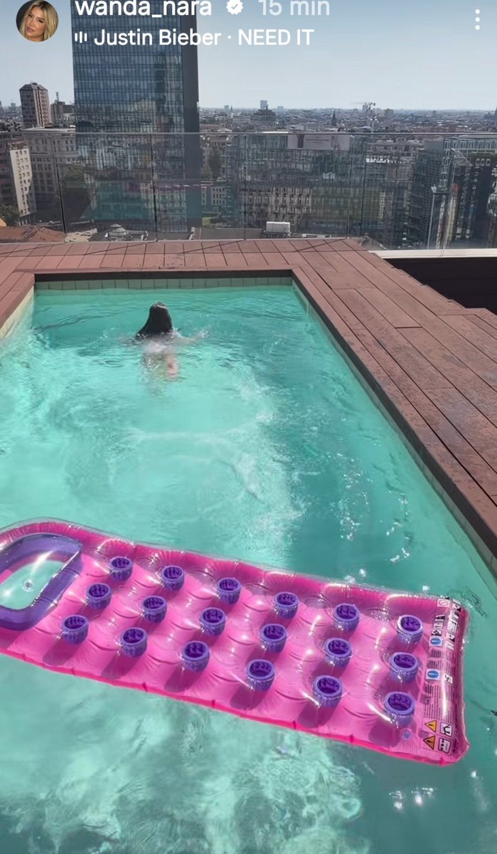 romi_robello's tweet photo. Finalmente salieron de un departamento alquilado a instalarse en el penthouse de Milán.
La misma piscima de cuando eran chiquitos.
Ah bueno!!!!!
Y qué ganas de exponerlas che!!!! Pésimo! https://t.co/nIONTxW79d