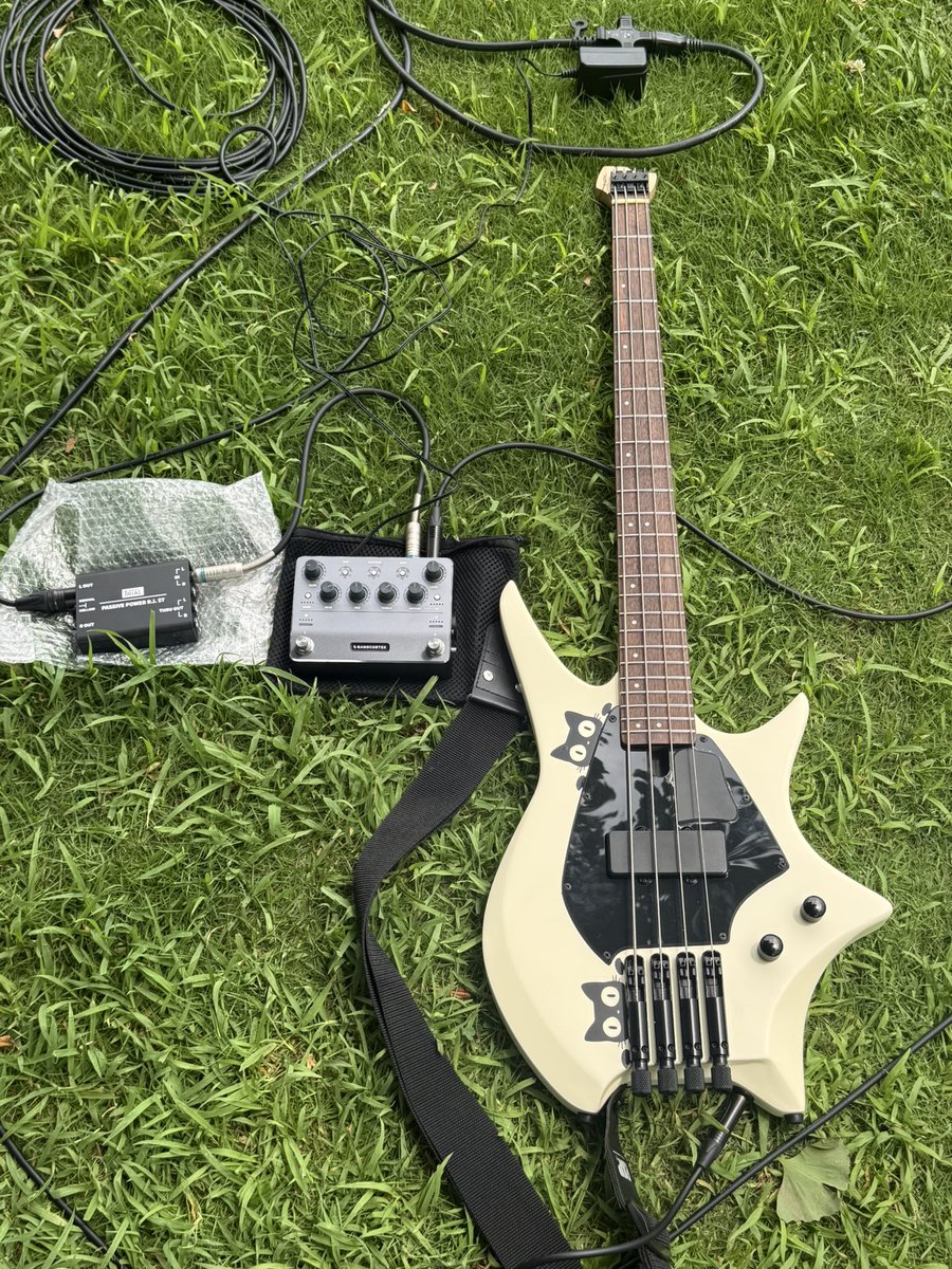自作ヘッドレスギターボディ　ショートスケール 自作ヘッドレスギターボディ ショートスケール 昨日は色々な意味で