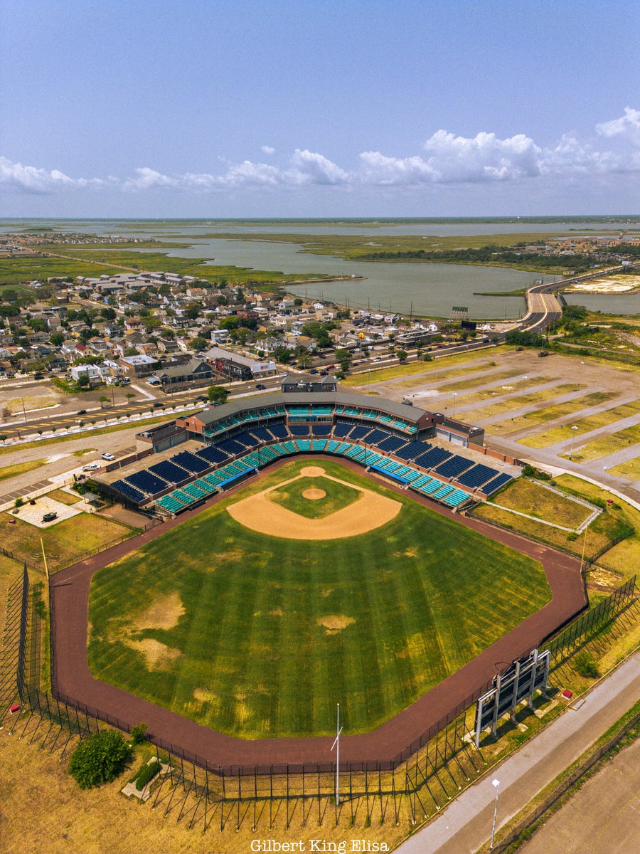 GilbertKElisa's tweet photo. Midsummer Shore Diaries: (20) Surf Stadium
Formerly, "The Sandcastle" by Beach Thorofare and Lakes Bay
#GilbertKingElisa #art #photography #streetphotography #newjersey #marsh #landscape #gardenstate #stadium #clouds #beach #water #urbanphotography #aerialphotography https://t.co/FUoaCgSl2C