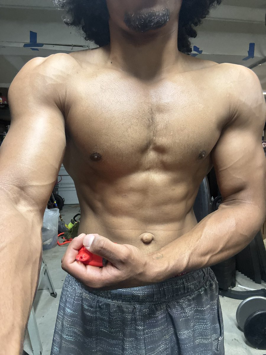thephysiqueguy's tweet photo. how many 19 year olds do you know look like this 😳 https://t.co/gNAh9jg6ov