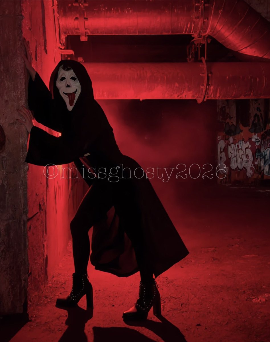 only_missghosty's tweet photo. plot twist: the mask stays on👻😂

#missghosty #maskedgirl #mystery #alternativestyle #obsessed https://t.co/yqJtebfgNT
