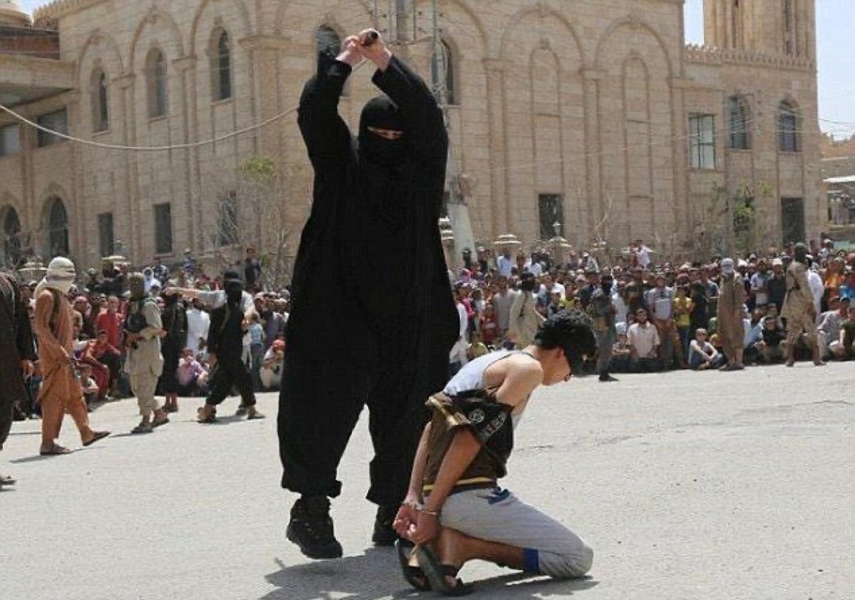 AzatAlsalim's tweet photo. 15-year-old Ayham Hussein was tried in the Sharia court of ISIS in Iraq for listening to music during prayer time and was beheaded in front of the eyes of the crowd gathered in the square!

You don’t want people with such sick culture to be your neighbors! https://t.co/OCNrUNY372