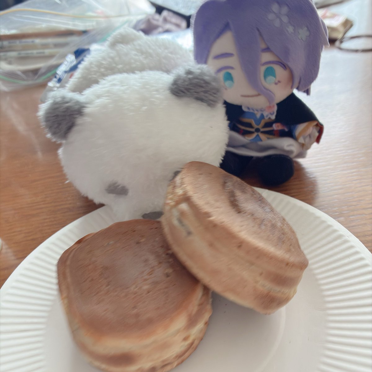 sakura5537's tweet photo. バカンス３日目ー。
朝風呂に行きたいのだが息子爆睡中😴
とりま朝ごはんに御座候 https://t.co/V92G1EM1ox