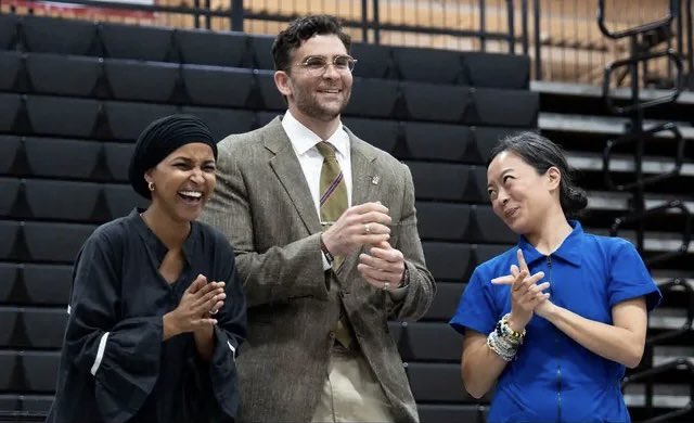 PollTracker2024's tweet photo. #WisconsinGovernor 

Francesca Hong when asked by the Milwaukee Journal Sentinel if campaigning with Hasan Piker and Ilhan Omar is politically risky

Hong’s response: “It would be a risk not to try to build the broadest coalition possible.” https://t.co/DrmhPvfu2a