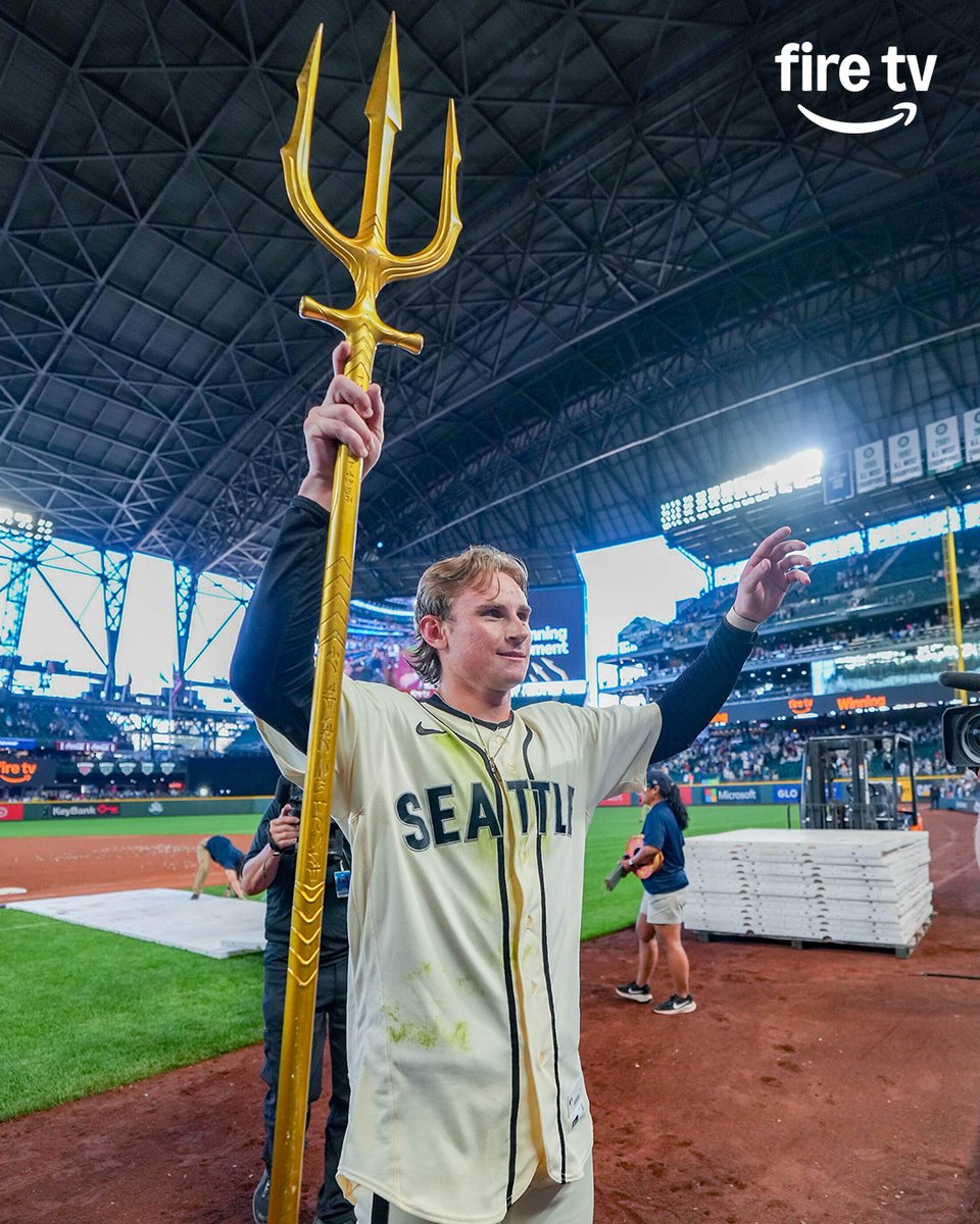 Mariners's tweet photo. Light the W. #TridentsUp https://t.co/5Zv3I3n7uR