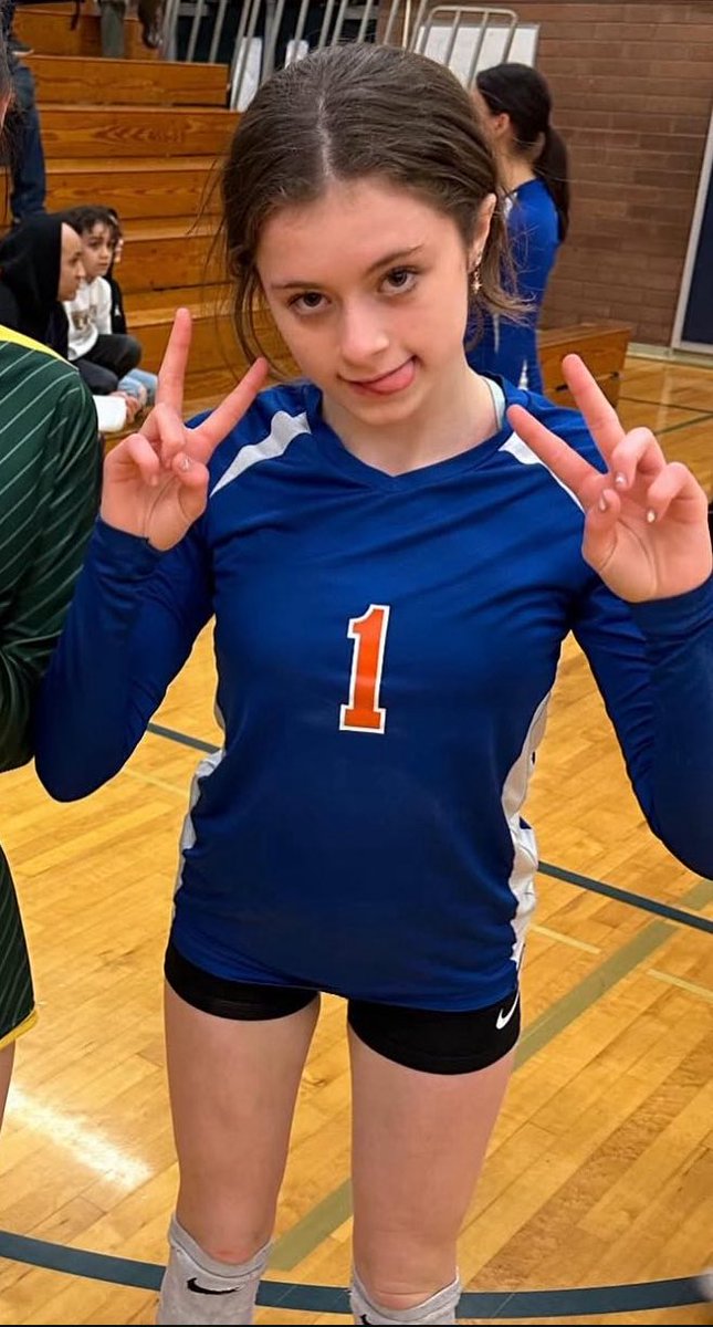 IRLbopLuver's tweet photo. Makayla Hansen is the cutest tight volleyball player https://t.co/mlJ9LDldb2