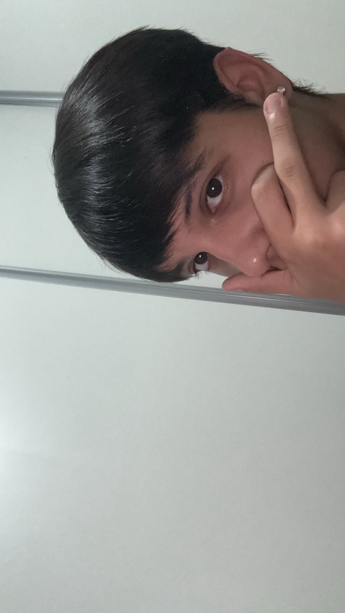 worstboyn's tweet photo. ja to com saudades do meu cabelo tigelinha mds não deveria ter cortado https://t.co/QcQ762gtth