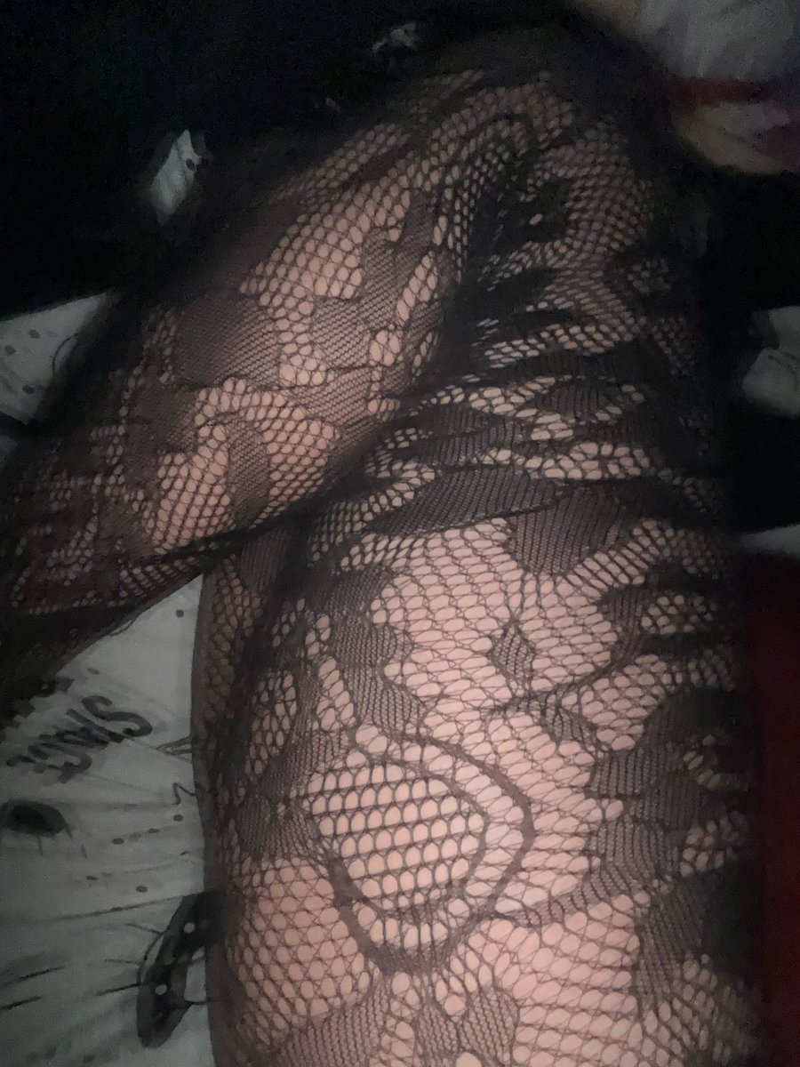 HD_kenjaku's tweet photo. #femboy #thighs #legs 
Who wants my legs wrapped around their necks :3 https://t.co/X1ryWuqjkh