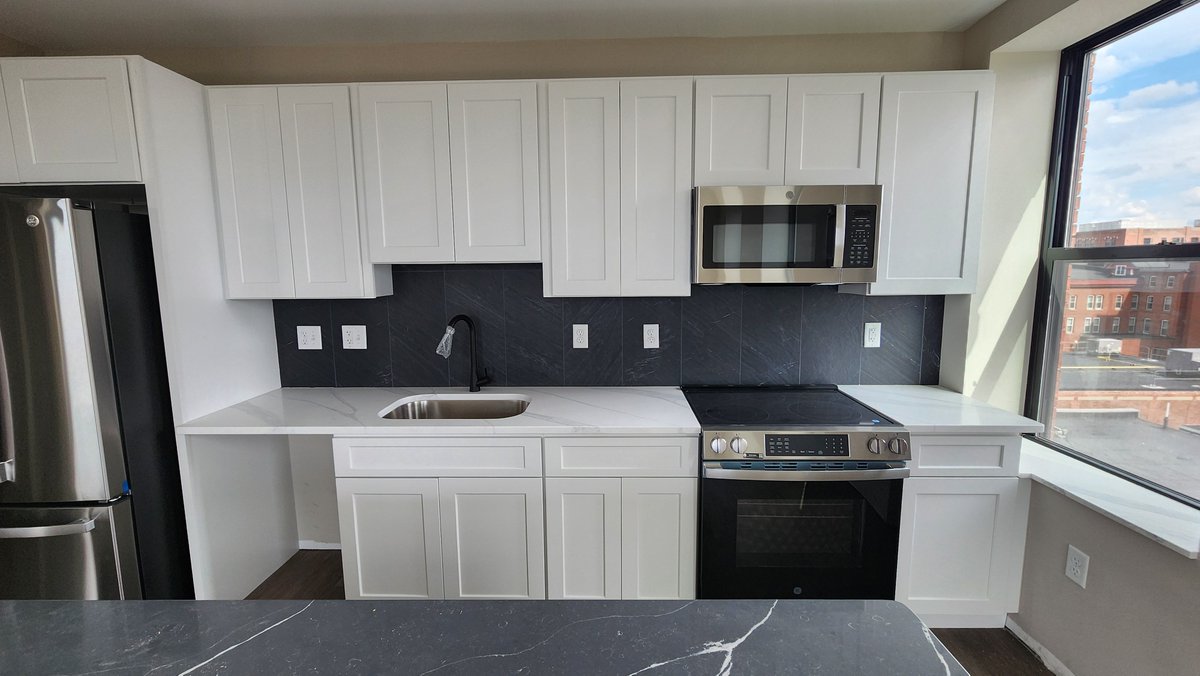 VousOnElm's tweet photo. We're making progress on New Hampshire’s first skyscraper. Appliances are being installed and now is the perfect time to choose the best apartment for vous. Applying now will give you more layouts to choose from. https://t.co/PEHyH4aMJl