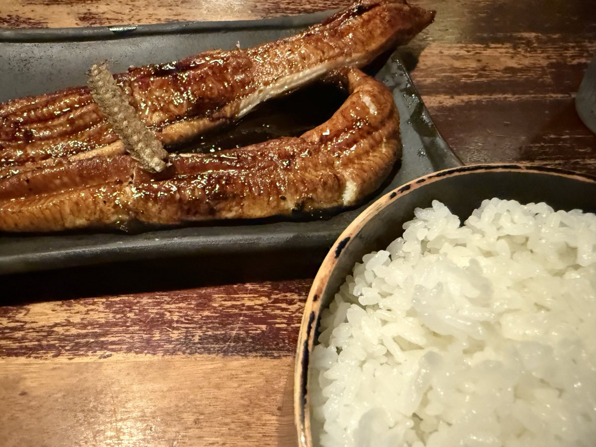 LP_izumimami's tweet photo. 昨日はお昼をかき氷だけにして、夜うなぎいただきました🙌✨
パワー付けて今週も頑張るぞ💪 https://t.co/1gkArLHsq3
