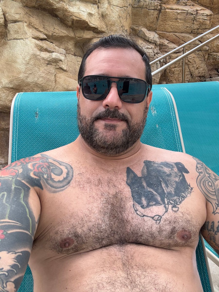 WolfRed6836's tweet photo. What would you say to me if we ran into each other in a swimming pool, without any planning? https://t.co/D8iIKg7Fdb