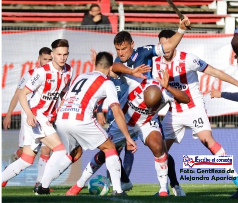 uruguayoooo_'s tweet photo. Gomez en este plantel de giles https://t.co/K6b5r4VJAS