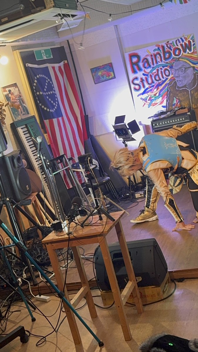ho_ri_yu's tweet photo. ダイアモンドパワー
この日の主役。
さすがに動画で見てほしいシーンを偶然抑えたのでお裾分けします。

そ　ん　な　こ　と　あ　る　？

#エアギター https://t.co/k9PPdO77Fi