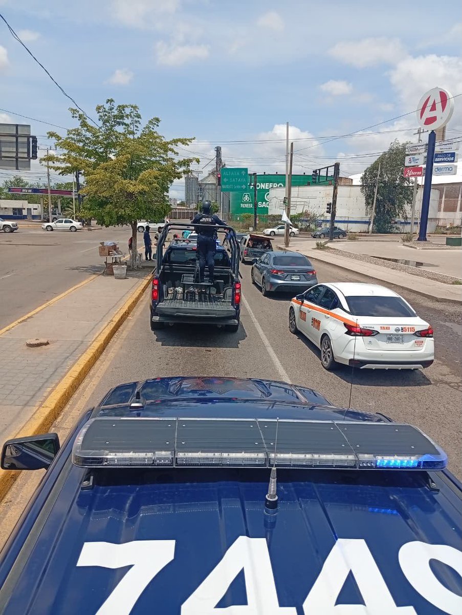sspsinaloa1's tweet photo. Durante este domingo, elementos de la Policía Estatal Preventiva y la Policía amunicipal de #Navolato, llevaron a cabo acciones de seguridad prevención en la bahía de #Altata 🌊🏖️, esto como parte del programa #RutaSegura. 🚓 🛣️ 

El despliegue por parte del Grupo Interinstitucional se mantiene en la zona, con el objetivo de brindar tranquilidad a locales y visitantes. 

#SSPSinaloa 👮‍♂️