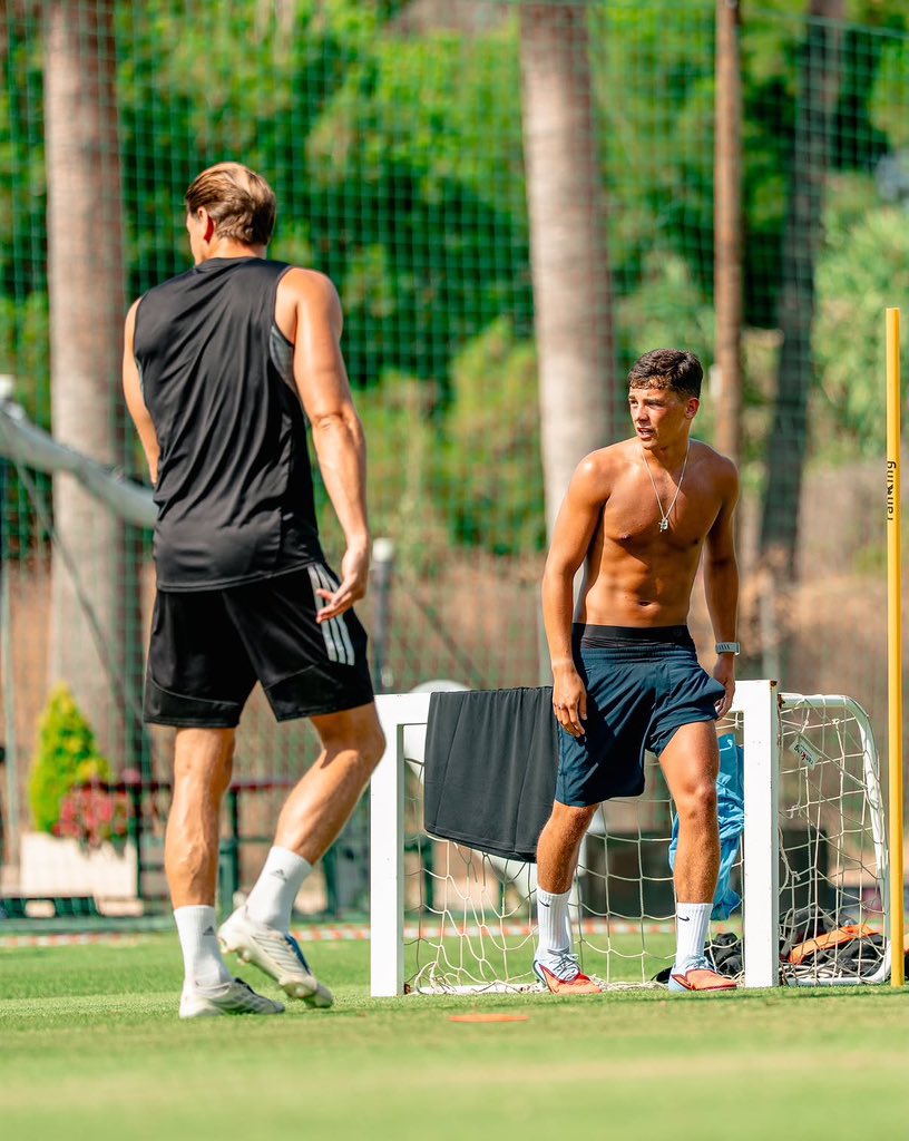 Soccer Twinks tweet media